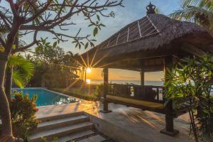 Beachfront Rice Field View Lovina Villa Cerah Bali