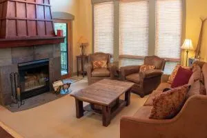 7401- Three Bedroom Loft Den Deluxe Crossings Townhomes condo - Brighton