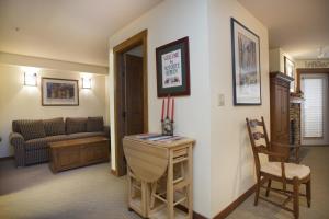 3304 - One Bedroom Den Standard Powderhorn Lodge condo