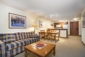 3304 - One Bedroom Den Standard Powderhorn Lodge condo
