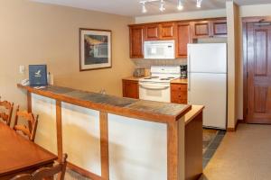 3316 - One Bedroom Den Standard Powderhorn Lodge condo