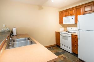 3316 - One Bedroom Den Standard Powderhorn Lodge condo