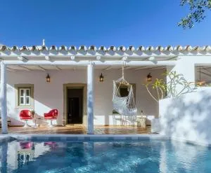 almóada - Eclectic Boutique Home - Romão