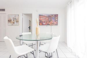 One Bedroom Apartment - with Parking & Balcony - Heart of Wynwood