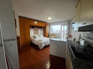 Apartamento con vistas al mar y piscina