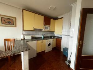 Apartamento con vistas al mar y piscina