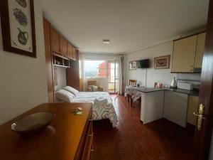 Apartamento con vistas al mar y piscina