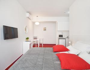 SkyLux Apartments by Irundo 