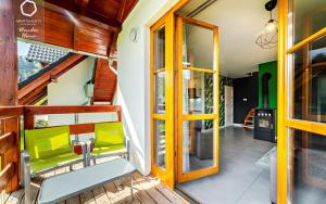 Wonder Home - Domki górskie na osiedlu dozorowanym, z kominkami i placem zabaw