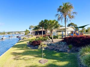 Luxury 4 bedroom waterfront holiday home on the Sunshine Coast