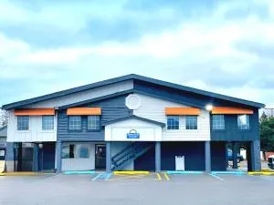 Days Inn and Suites by Wyndham Port Huron - Point Edward