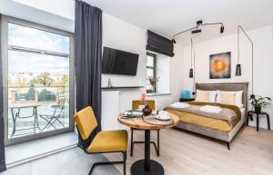 Modern studio apartment with a balcony by Rent like home