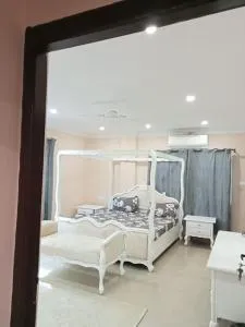 4-Bedroom Elegant and Spacious AC Apartment only for families, Prime Location, Just 100m from Main Road! - Haidar Sāhibgūda