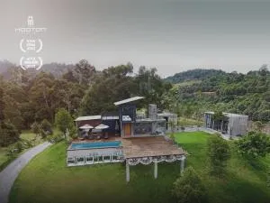 The Hooton Retreat - Pertang