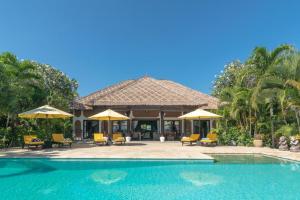 Villa Cerah beachfront