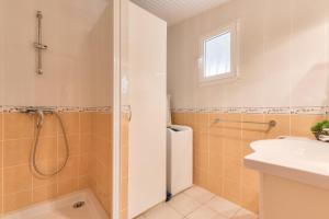 Maisons de vacances 700m plage d'Ares- Jardin et pins, maison pour 4 : photos des chambres