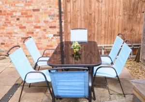 Pet-Friendly Logburner Horse Stable Views