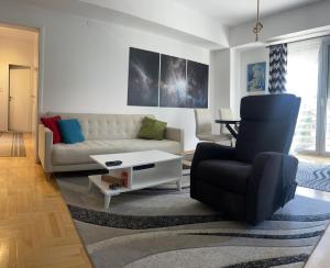 Charming Modern Condo near City Center Free Parking & Fully Equipped