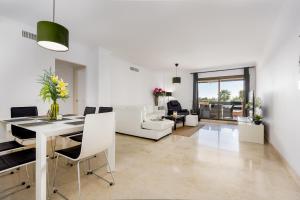 Casares Costa Gem: 2BR with Pool