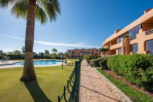 Casares Costa Gem: 2BR with Pool