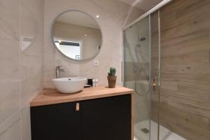 centre ville grand studio neuf climatisé +balcon