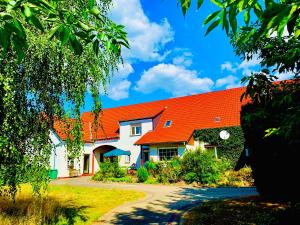 Top-moderne Ferienwohnung auf früherem wunderschönen Bauernhof im Elbe-Elster-Kreis in Süd-Brandenburg