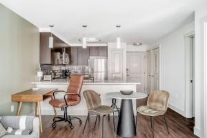 Bellevue 1br w gym lounge rooftop nr coffee SEA-578