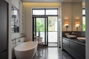 1000m2 villa with indoor pool