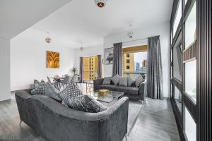 Upgraded 3BR Jacuzzi & Comfort at JBR