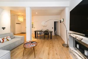 Pick A Flats Apartment in Notre-Dame de Paris - Rue Saint-Séverin