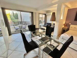 Rouaze 2, by Welcome to Cannes