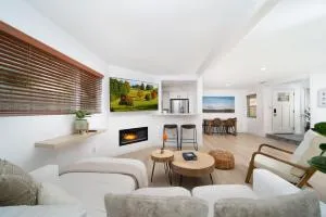 Downtown Beach Home, 5 min to Beach! Backyard, BBQ - 亨廷顿海滩