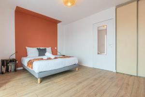 Bright 2-bedroom apartment w balcony and parking