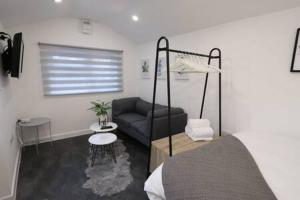 The Snug- Studio in Portishead with Parking