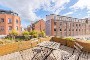 Appartement lumineux avec rooftop et garage privé.