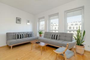 Spacious & Bright Apartment with Parking Poznań by Noclegi Renters