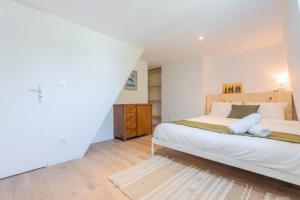 Spacious house with 4 bedrooms & garden, near tram