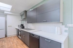 4 bedroom & 4 bathroom house near Parc Barbieux