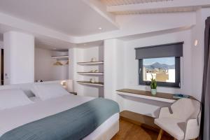 Junior Suite with Sea View room in Iraklion Hotel