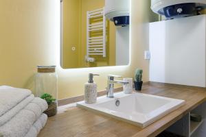 Joli studio - Parking Privé - WIFI Très Haut Débit - Au calme