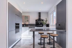 House 4bed 2bath with garden and private parking.