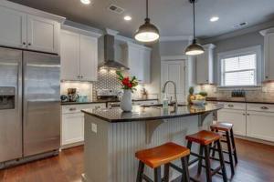 Elegant 4 King Belmont Retreat with 2 Living Rooms, Walk to Belmont and Vanderbilt, Near 12 South, Music Row & The Gulch, Large Dining Table, Smart TVs, Parking, 24 Hr Hospitality