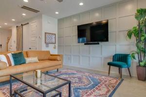 Nashville Gem - Walk to Bars, Garage, Smart TVs