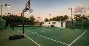 Luxurious Retreat with Tennis and Soccer Courts TGH - صني آيلز بيتش