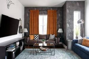 Hillsboro Village Rooftop Retreat with City Views, Sleep 12 with Gourmet Kitchen, Smart TVs & Garage, Walk to Vanderbilt, Pancake Pantry and Boutique Shopping, Minutes to Broadway, 12 South and The Parthenon, Perfect for Groups, 24Hr Hospitality