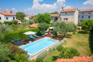 Villa Rossa with jacuzzi and pool in Porec - Rošini