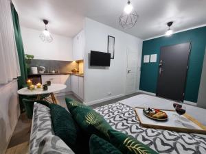 13 Kawalerka Szmaragdowa - 3hvězdičkové hotely ve městě Čenstochová