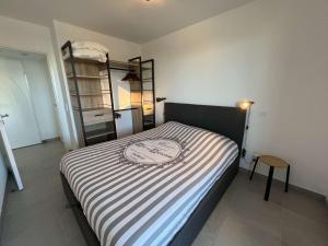 Superbe T2 avec grande terrasse et parking, proche mer - FR-1-701-73