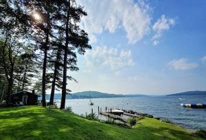Winnipesaukee Lakefront w/ Dock - Ubytování bez kategorie ve městě Laconia