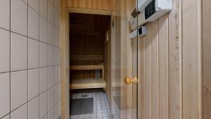 strandnahe FeWo mit Schwimmbad im Haus, a cappella 63, Binz